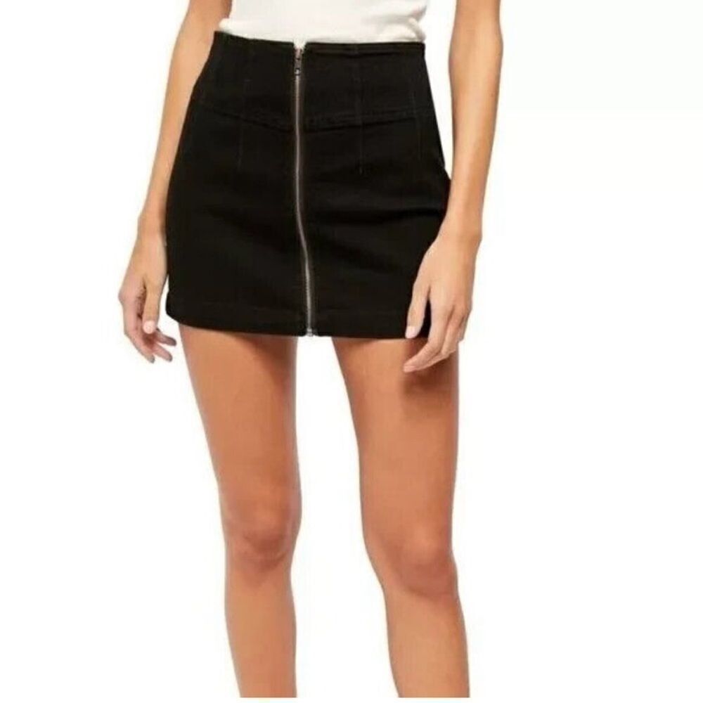 Free People Virgo Black Denim Zip Front Mini Skirt Size 26 NWT - Picture 1 of 9